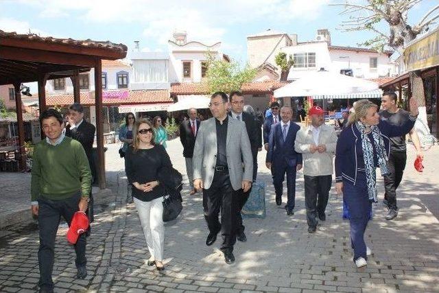 İzmir Valisi Mustafa Toprak Urla Esnafıyla Bir Araya Geldi