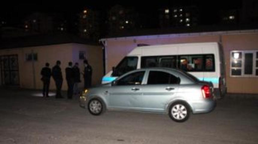 D&uuml;ğ&uuml;nde Kavga: 3 Yaralı