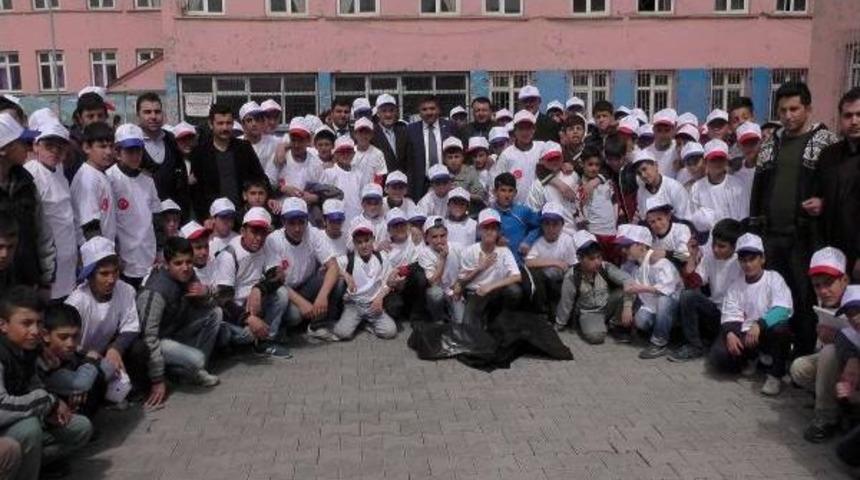 Muşlu &Ouml;ğrenciler &Ccedil;&ouml;p Topladı