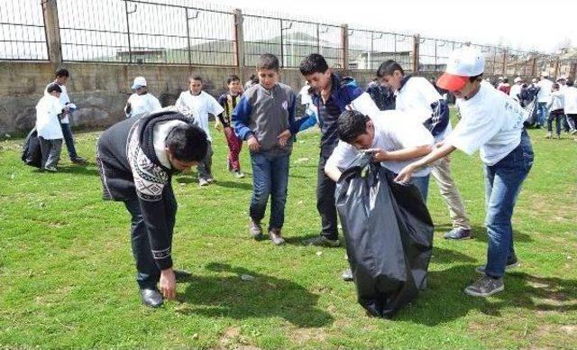 Muşlu Öğrenciler Çöp Topladı