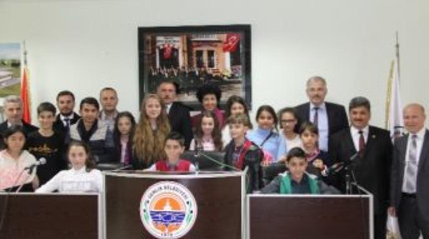 &Ccedil;ocuk Meclisi &Ouml;nemli Kararlara İmza Attı