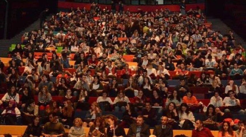 İlker Başbuğ: Liderler D&uuml;r&uuml;st Insan Olmalı. Atat&uuml;rk D&uuml;r&uuml;st Bir Liderdi