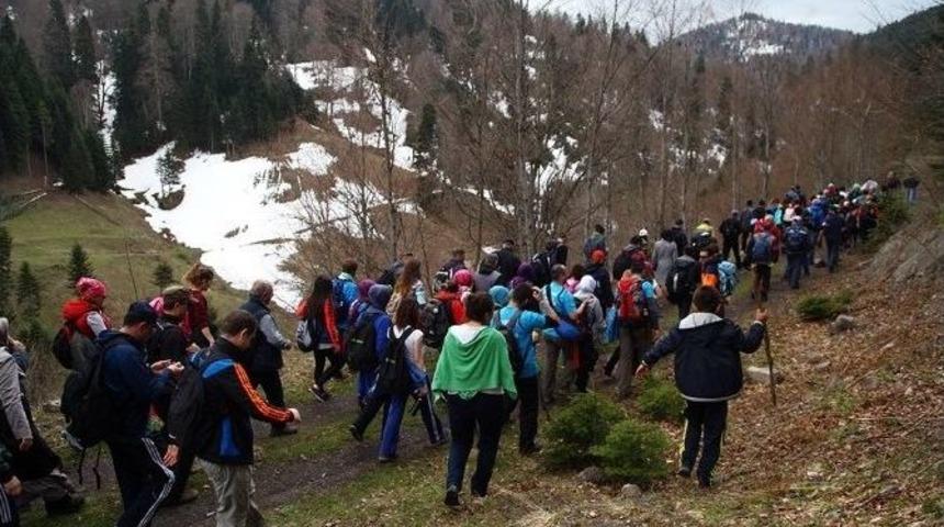 İlkbahar Doğa Y&uuml;r&uuml;y&uuml;şleri Hendek &Ccedil;iğdem Yaylası Parkuruyla Devam Etti