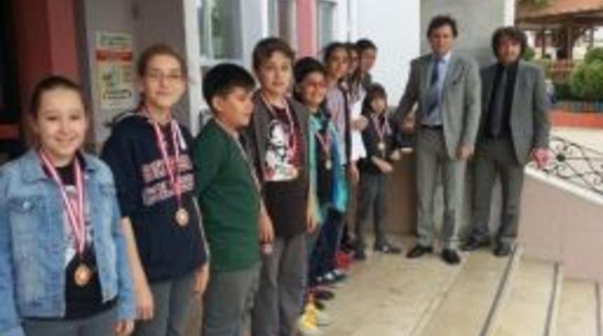 Resimde Bilfen&rsquo;e 15 Madalya