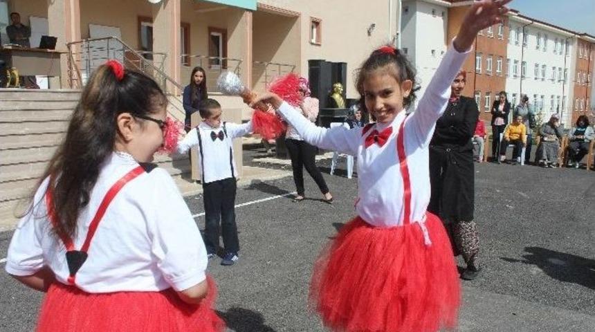 &Ouml;zel &Ouml;ğrenciye En Anlamlı Hediye