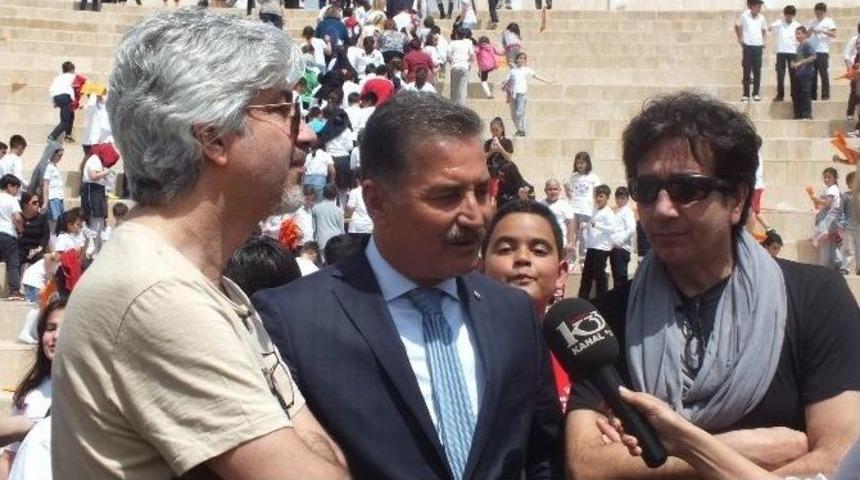 Uygur Kardeşler, Amfi Tiyatro&rsquo;ya &rsquo;nejat Uygur&rsquo; İsminin Verilmesini İstedi