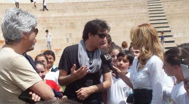 Uygur Kardeşler, Amfi Tiyatro&rsquo;ya &rsquo;nejat Uygur&rsquo; İsminin Verilmesini İstedi 1