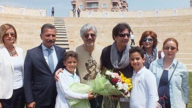 Uygur Kardeşler, Amfi Tiyatro&rsquo;ya &rsquo;nejat Uygur&rsquo; İsminin Verilmesini İstedi 2