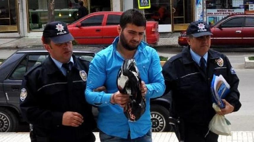 &Ccedil;aldığı G&ouml;mlekle Aynı Mağazaya Ikinci Defa Hırsızlık Yapmak I&ccedil;in Gitti