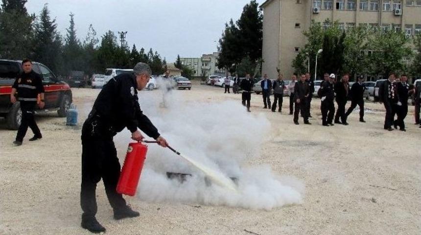 Polislere &lsquo;yangına M&uuml;dahale&rsquo; Eğitimi