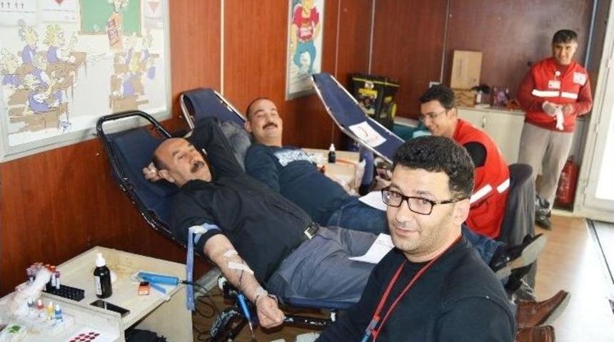 Besni&rsquo;de Kızılay Kan Bağışlarını Kabul Etti