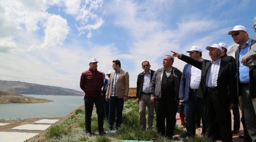 &Ccedil;olakbayrakdar, Sahildeki Tatil K&ouml;y&uuml;n&uuml; Tanıttı