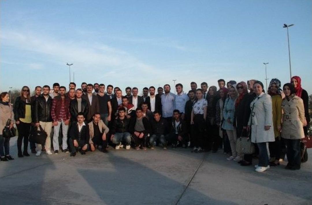 Ak Parti Milletvekili Adayı Erkan Kandemir, Maltepe&rsquo;de Gen&ccedil;lerle Buluştu