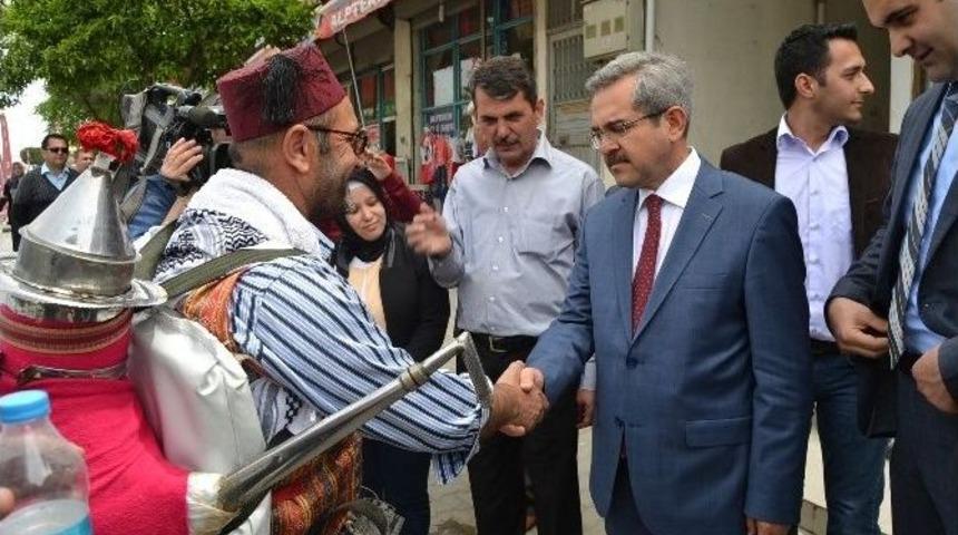 &Uuml;n&uuml;var, Sarı&ccedil;am Esnafını Ziyaret Etti