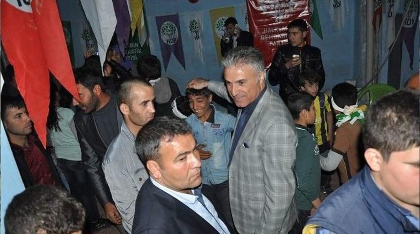 Hdp G&ouml;ll&uuml;ce Se&ccedil;im B&uuml;rosuna Miting Gibi A&ccedil;ılış