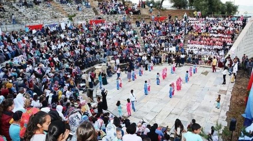 Torbalı&rsquo;da Antik Tiyatroda Şenlik