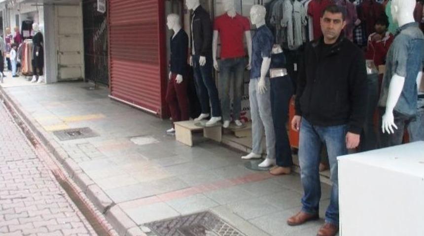 Zabıta Ekipleri Kaldırım İşgaline İzin Vermiyor