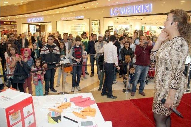 Piazza’da “güçlü Kadınlar” Ve “cesur Erkekler” Yarıştı