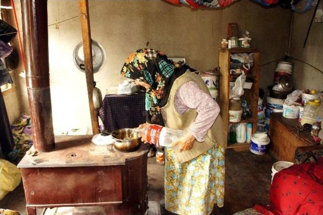 (&ouml;zel Haber) Tek G&ouml;z Odada İki Engelli &Ccedil;ocuğuyla Yaşam M&uuml;cadelesi Veriyor