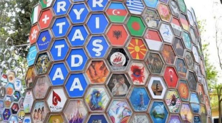 &Ccedil;anakkale'de 'barış Petekleri' Sergisi