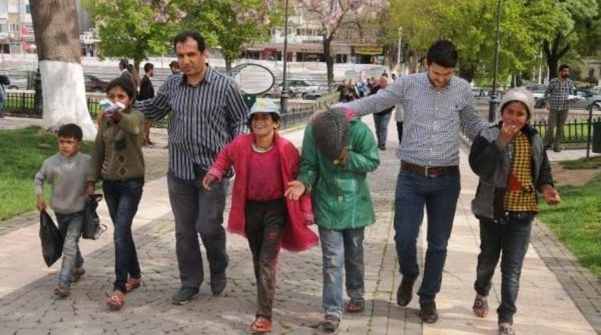 Suriyeli Dilencilere Polis G&ouml;z A&ccedil;tırmıyor