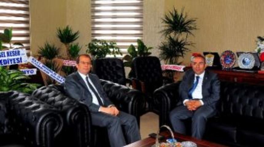 Vali Taşyapan Rekt&ouml;r Battal&rsquo;ı Ziyaret Etti