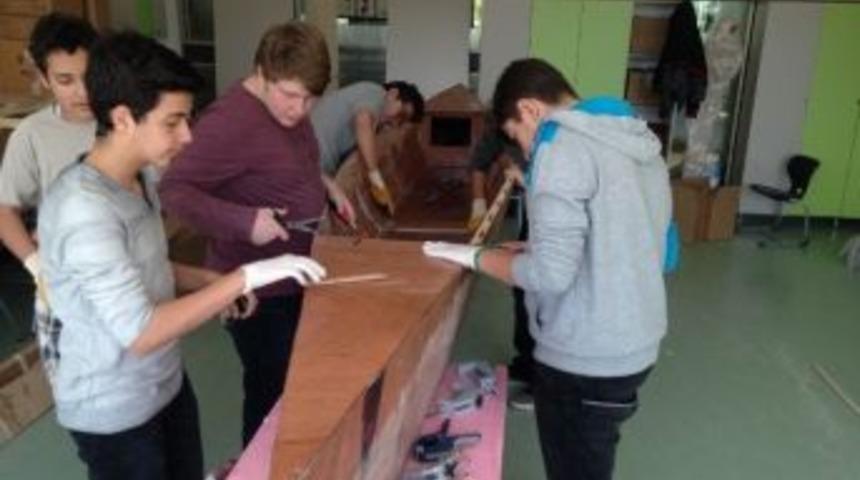 Terakkili &Ouml;ğrenciler, Gelibolu Yarımadası&rsquo;nda Barışa Ve Dostluğa K&uuml;rek &Ccedil;ekiyor