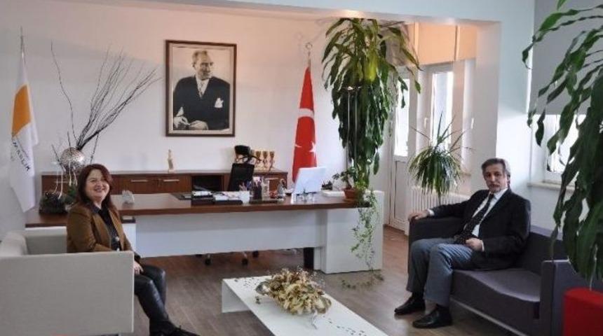 Rekt&ouml;r Mimarlık Fak&uuml;ltesi&rsquo;ni Ziyaret Etti