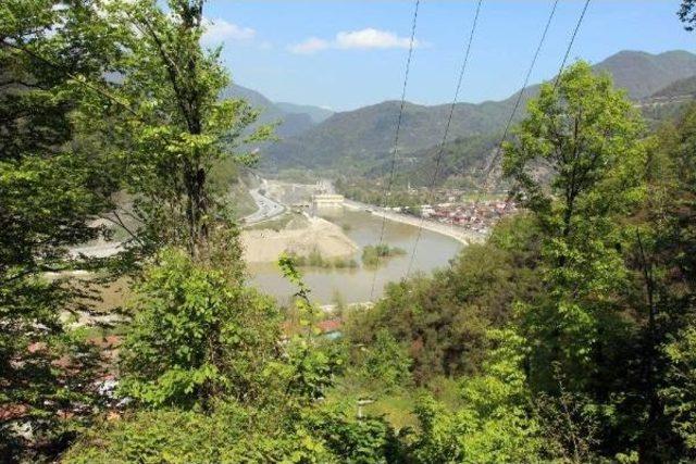 40 Yıl Önce Heyelan Nedeniyle Nakledilen Köye Yine Nakil Tebligatı