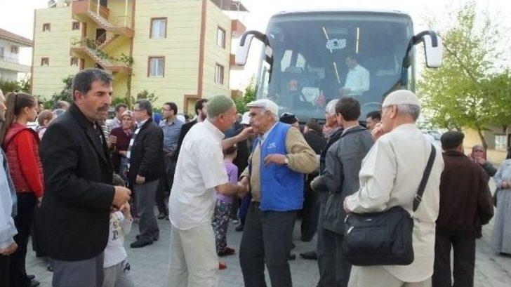Burhaniye’de Umrecilere Coşkulu Karşılama G2