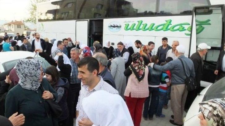 Burhaniye’de Umrecilere Coşkulu Karşılama G3