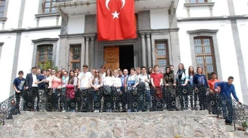 Avrupalı Gen&ccedil;ler Niksar&rsquo;ı Gezdiler