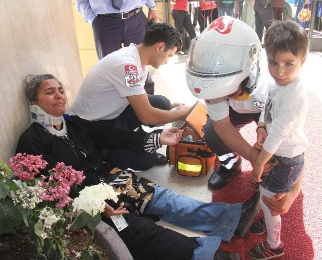 Annesi Adliye &Ouml;n&uuml;nde Darp Edilen Minik Dila G&ouml;zyaşlarına Boğuldu