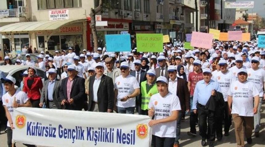 &Ouml;ğrencilerin &rsquo;k&uuml;f&uuml;r&rsquo; Eylemi