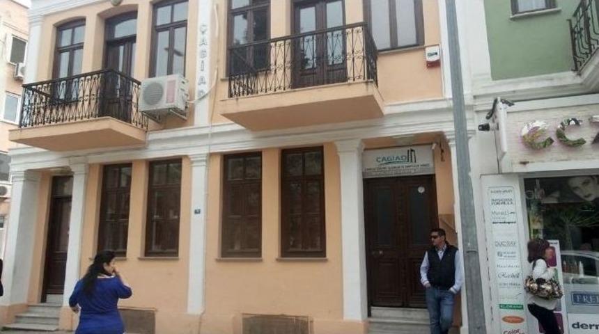 &Ccedil;anakkale&rsquo;de İş Adamları Derneğine Polis Baskını