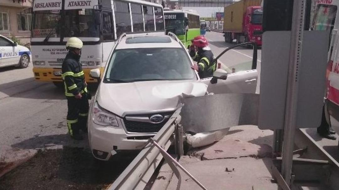 &Uuml;nl&uuml; Yelkenci Kazada Yaralandı