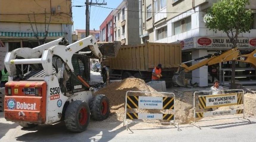B&uuml;y&uuml;kşehir&rsquo;den Yaya Yollarında Bakım Ve Onarım &Ccedil;alışması