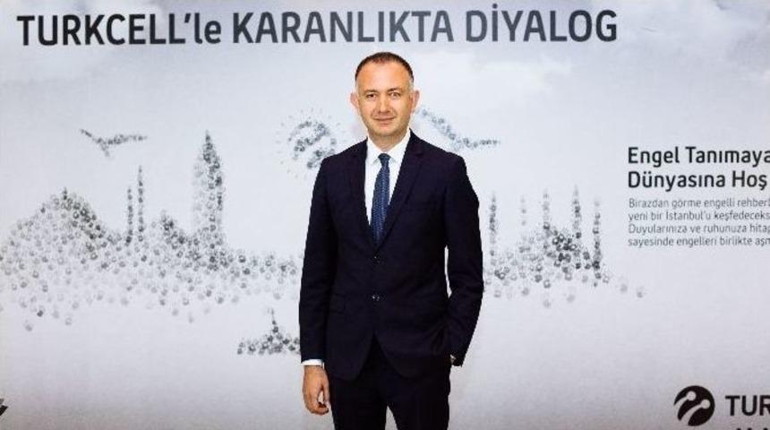 Karanlıkta Diyalog Sergisine Turkcell Desteği