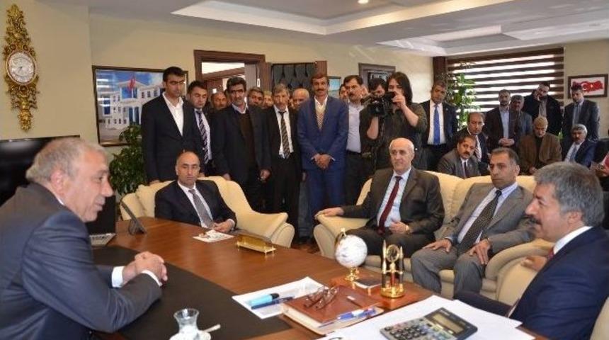 Ak Parti Adayı Abdurrahim Fırat, &Ccedil;at İl&ccedil;esinde Temaslarda Bulundu