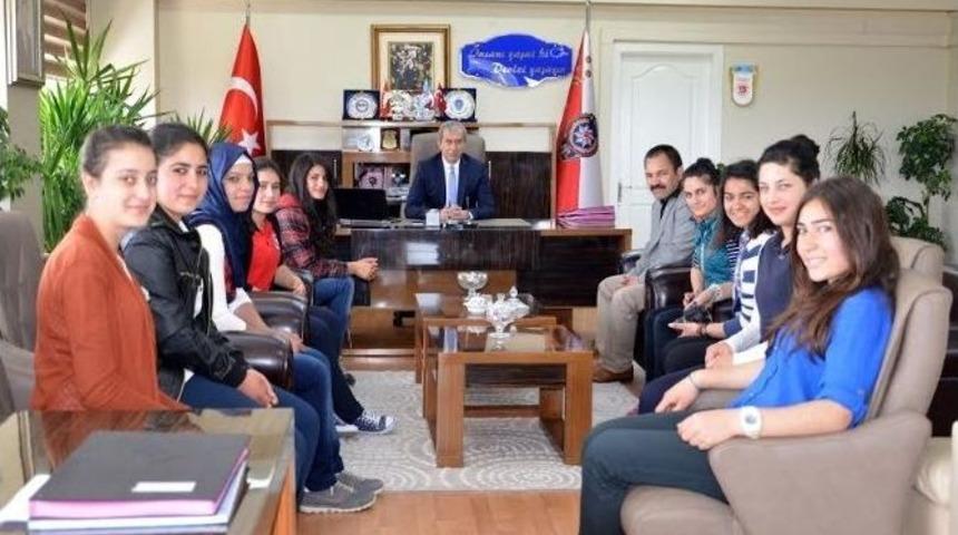 Bayan Kick Boksçulardan Müdür Babal’a Ziyaret