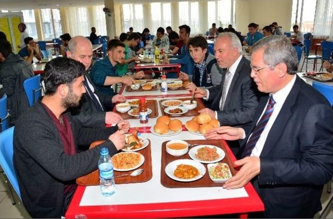 Kamil Sara&ccedil;oğlu: &Ouml;ğrenciler, K&uuml;tahya&rsquo;nın G&ouml;n&uuml;ll&uuml; Birer K&uuml;lt&uuml;r El&ccedil;isidir