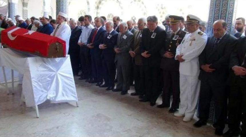 Polis Memuru Evinde Kalp Krizinden &Ouml;ld&uuml;