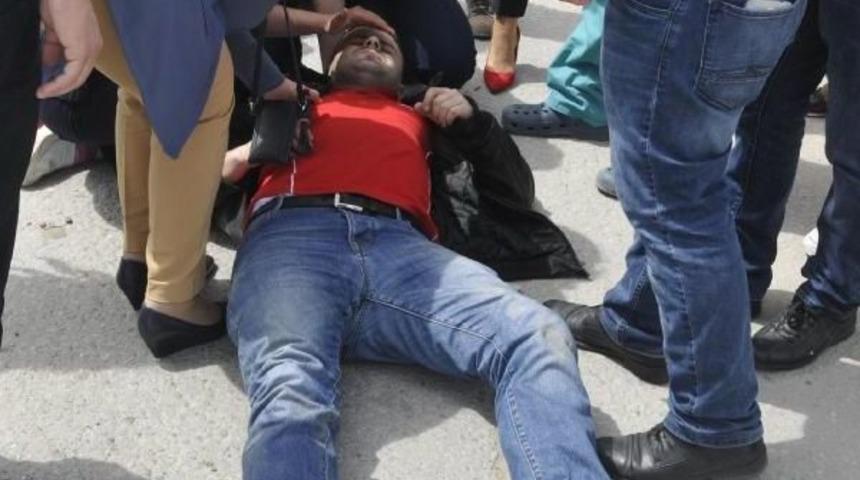 Otomobil &Ccedil;arpan Motosikletli Pizza Kuryesi Yaralandı