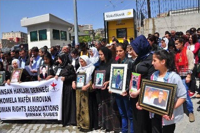 Uludere’de Ölenlerin Aileleri, Adliye Önünde Toplandı