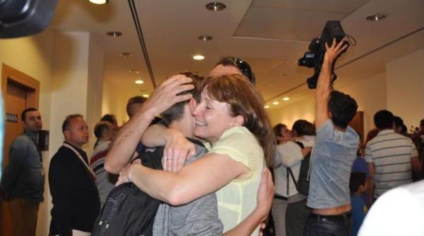 Nepal'de Depremi Yaşayan Fransız Lisesi &Ouml;ğrencileri Yurda D&ouml;nd&uuml;