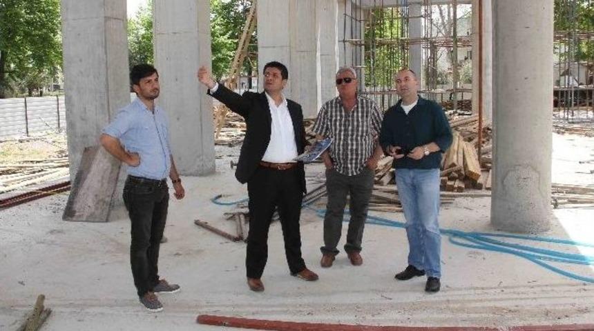Başkan Gen&ccedil;, İl&ccedil;enin En B&uuml;y&uuml;k Camisinin İnşaatında İncelemelerde Bulundu