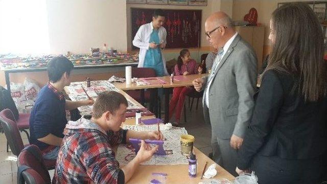 Süleymanpaşa Belediye Başkanı Eşkinat’tan Özel Eğitim Gören Öğrencilere İade-i Ziyaret