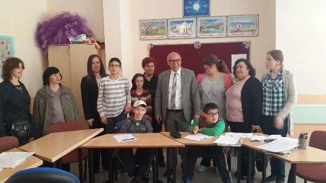 Süleymanpaşa Belediye Başkanı Eşkinat’tan Özel Eğitim Gören Öğrencilere İade-i Ziyaret
