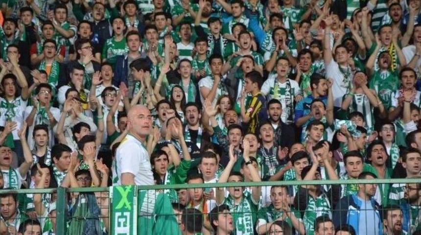 Bursaspor Taraftarlarından Takıma M&uuml;thiş Destek