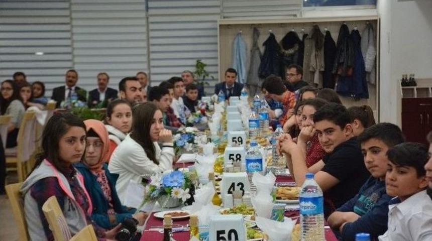 Teog Sınavı &Ouml;ncesi &Ouml;ğrencilere Motivasyon Yemeği Verildi